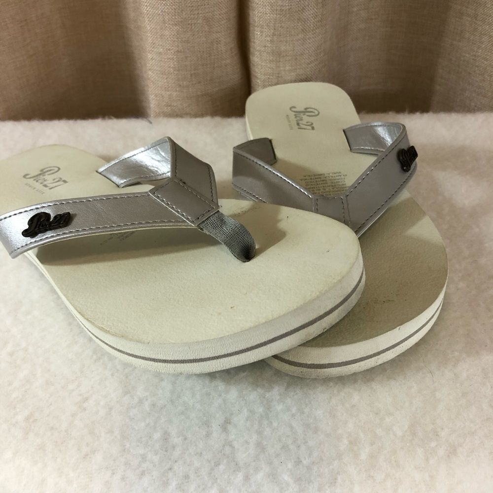 PIER 27 flip flops size 8